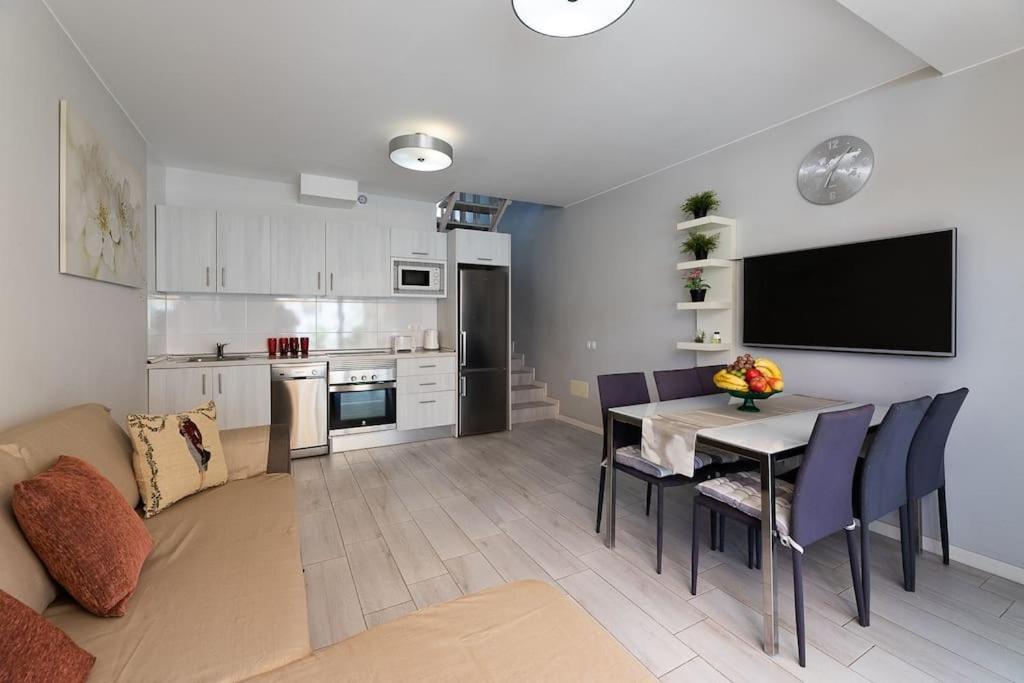 Beautiful Duplex In 3 Minutes Walking To The Beach In Playa De Las Americas Экстерьер фото